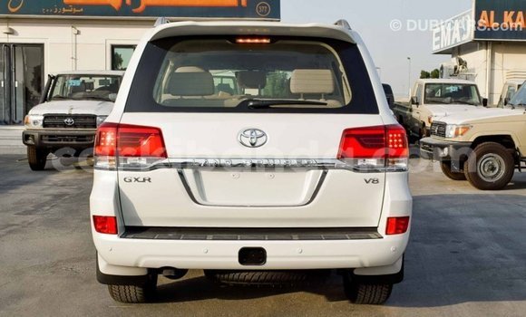 Acheter Import Voiture Toyota Land Cruiser Blanc à Import - Dubai, Ouganda Acheter Import Voiture Toyota Land Cruiser Blanc à Import - Dubai, Ouganda