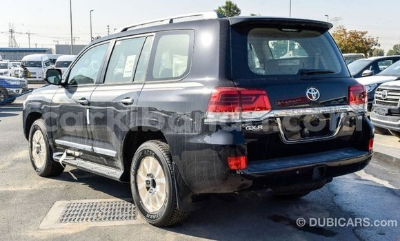 Acheter Import Voiture Toyota Land Cruiser Noir à Import - Dubai, Ouganda Acheter Import Voiture Toyota Land Cruiser Noir à Import - Dubai, Ouganda