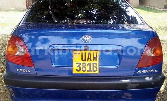 Gura Yakoze Toyota Avensis Blue Imodoka i Kampala mu Uganda Gura Yakoze Toyota Avensis Blue Imodoka i Kampala mu Uganda