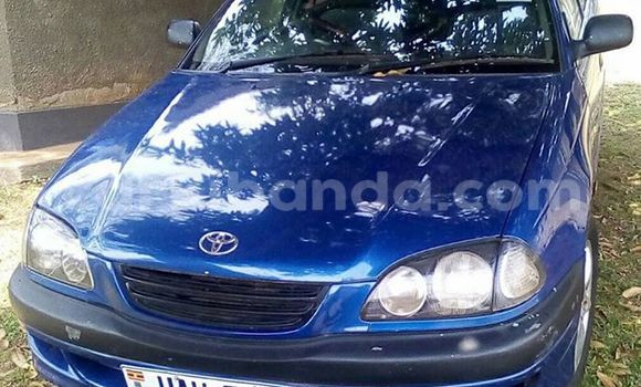 Gura Yakoze Toyota Avensis Blue Imodoka i Kampala mu Uganda Gura Yakoze Toyota Avensis Blue Imodoka i Kampala mu Uganda