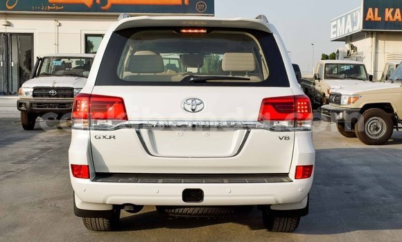 Acheter Import Voiture Toyota Land Cruiser Blanc à Import - Dubai, Ouganda Acheter Import Voiture Toyota Land Cruiser Blanc à Import - Dubai, Ouganda