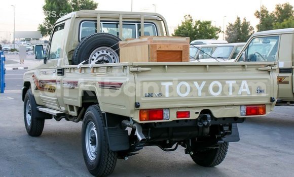 Buy Import Toyota Land Cruiser Beige Car in Import - Dubai in Uganda Buy Import Toyota Land Cruiser Beige Car in Import - Dubai in Uganda