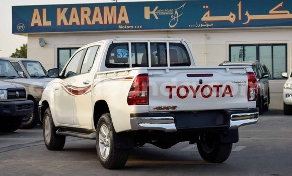 Acheter Import Voiture Toyota Hilux Blanc à Import - Dubai, Ouganda Acheter Import Voiture Toyota Hilux Blanc à Import - Dubai, Ouganda