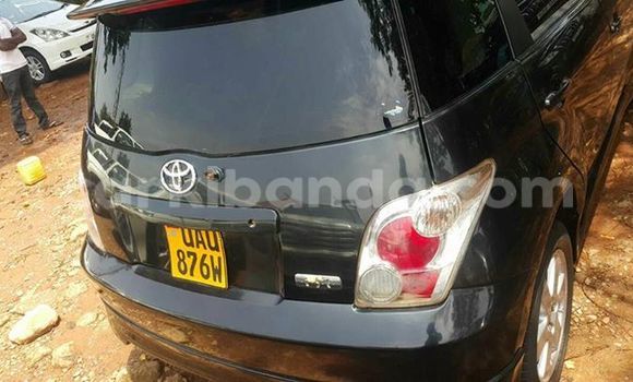 Gura Yakoze Toyota IST Black Imodoka i Kampala mu Uganda Gura Yakoze Toyota IST Black Imodoka i Kampala mu Uganda