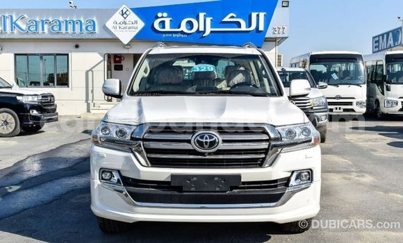 Acheter Import Voiture Toyota Land Cruiser Blanc à Import - Dubai, Ouganda Acheter Import Voiture Toyota Land Cruiser Blanc à Import - Dubai, Ouganda