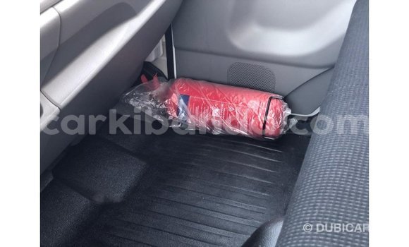 Acheter Import Voiture Mitsubishi Carisma Blanc à Import - Dubai, Ouganda Acheter Import Voiture Mitsubishi Carisma Blanc à Import - Dubai, Ouganda