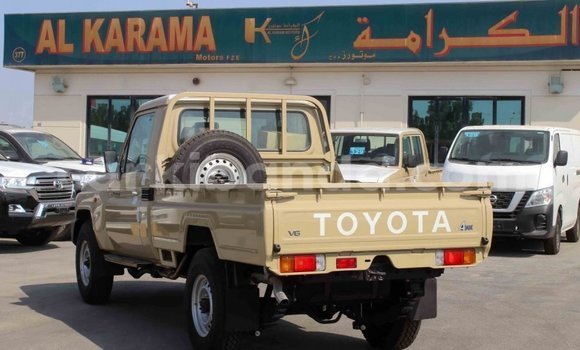 Acheter Import Voiture Toyota Land Cruiser Beige à Import - Dubai, Ouganda Acheter Import Voiture Toyota Land Cruiser Beige à Import - Dubai, Ouganda