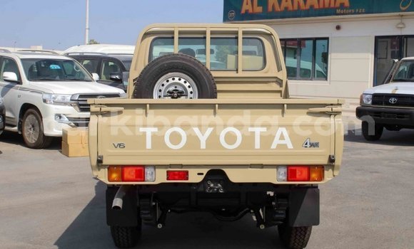 Acheter Import Voiture Toyota Land Cruiser Beige à Import - Dubai, Ouganda Acheter Import Voiture Toyota Land Cruiser Beige à Import - Dubai, Ouganda