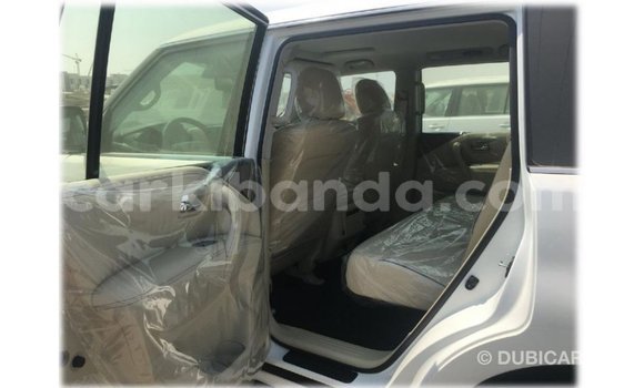 Acheter Import Voiture Nissan Patrol Blanc à Import - Dubai, Ouganda Acheter Import Voiture Nissan Patrol Blanc à Import - Dubai, Ouganda