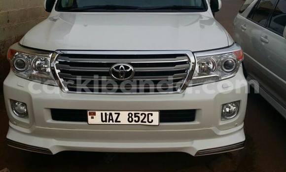 Gura Yakoze Toyota Land Cruiser White Imodoka i Kampala mu Uganda Gura Yakoze Toyota Land Cruiser White Imodoka i Kampala mu Uganda
