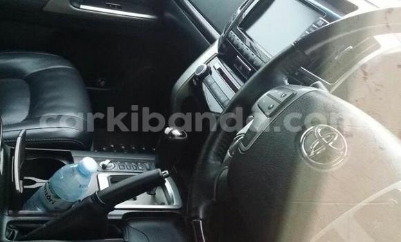 Gura Yakoze Toyota Land Cruiser White Imodoka i Kampala mu Uganda Gura Yakoze Toyota Land Cruiser White Imodoka i Kampala mu Uganda