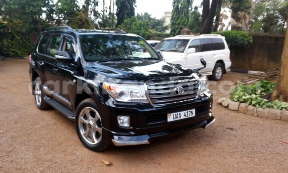 Gura Yakoze Toyota Land Cruiser Black Imodoka i Kampala mu Uganda Gura Yakoze Toyota Land Cruiser Black Imodoka i Kampala mu Uganda