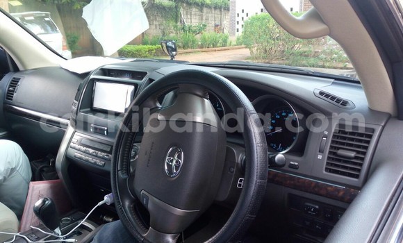 Gura Yakoze Toyota Land Cruiser Black Imodoka i Kampala mu Uganda Gura Yakoze Toyota Land Cruiser Black Imodoka i Kampala mu Uganda