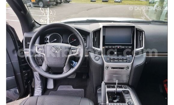 Gura Imported Toyota Land Cruiser Black Imodoka i Import - Dubai mu Uganda Gura Imported Toyota Land Cruiser Black Imodoka i Import - Dubai mu Uganda