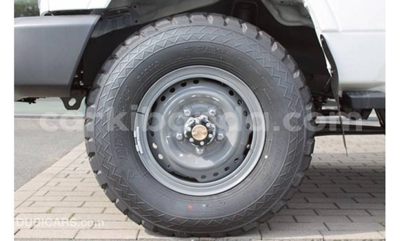 Gura Imported Toyota Land Cruiser White Imodoka i Import - Dubai mu Uganda Gura Imported Toyota Land Cruiser White Imodoka i Import - Dubai mu Uganda