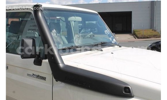 Gura Imported Toyota Land Cruiser White Imodoka i Import - Dubai mu Uganda Gura Imported Toyota Land Cruiser White Imodoka i Import - Dubai mu Uganda