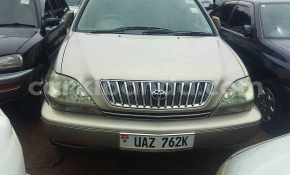 Gura Yakoze Toyota Harrier Silver Imodoka i Kampala mu Uganda Gura Yakoze Toyota Harrier Silver Imodoka i Kampala mu Uganda