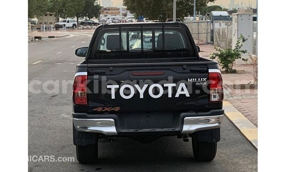 Acheter Import Voiture Toyota Hilux Noir à Import - Dubai, Ouganda Acheter Import Voiture Toyota Hilux Noir à Import - Dubai, Ouganda