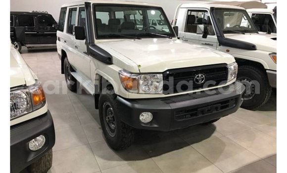 Gura Imported Toyota Land Cruiser White Imodoka i Import - Dubai mu Uganda Gura Imported Toyota Land Cruiser White Imodoka i Import - Dubai mu Uganda