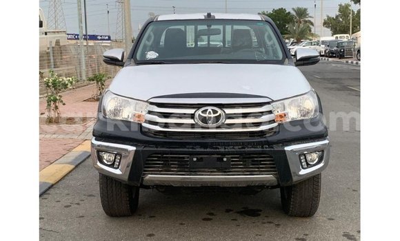 Acheter Import Voiture Toyota Hilux Noir à Import - Dubai, Ouganda Acheter Import Voiture Toyota Hilux Noir à Import - Dubai, Ouganda