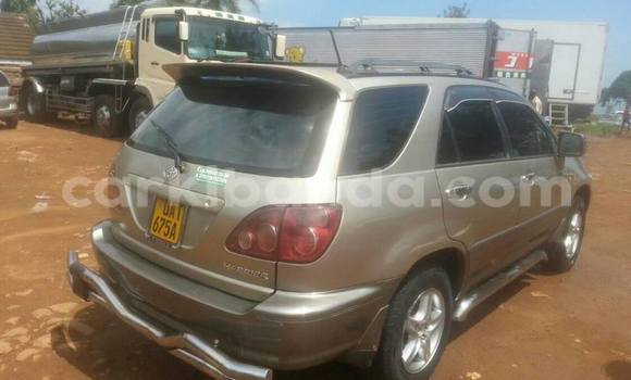 Acheter Occasion Voiture Toyota Harrier Gris à Kampala, Ouganda Acheter Occasion Voiture Toyota Harrier Gris à Kampala, Ouganda