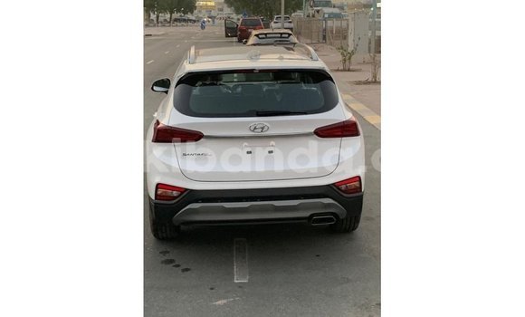 Gura Imported Hyundai Santa Fe White Imodoka i Import - Dubai mu Uganda Gura Imported Hyundai Santa Fe White Imodoka i Import - Dubai mu Uganda