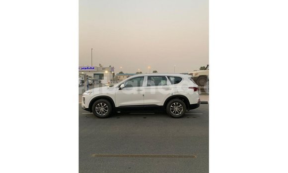 Gura Imported Hyundai Santa Fe White Imodoka i Import - Dubai mu Uganda Gura Imported Hyundai Santa Fe White Imodoka i Import - Dubai mu Uganda