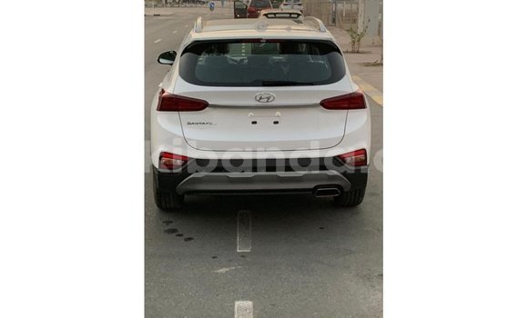 Gura Imported Hyundai Santa Fe White Imodoka i Import - Dubai mu Uganda Gura Imported Hyundai Santa Fe White Imodoka i Import - Dubai mu Uganda