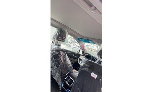 Gura Imported Hyundai Santa Fe White Imodoka i Import - Dubai mu Uganda Gura Imported Hyundai Santa Fe White Imodoka i Import - Dubai mu Uganda