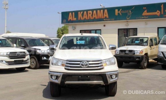 Acheter Import Voiture Toyota Hilux Blanc à Import - Dubai, Ouganda Acheter Import Voiture Toyota Hilux Blanc à Import - Dubai, Ouganda