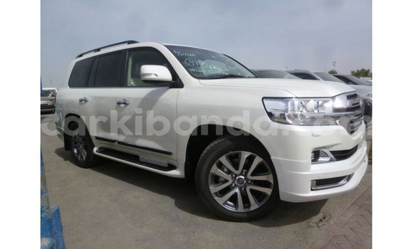 Nunua Imported Toyota Land Cruiser Nyeupe Gari ndani ya Import - Dubai nchini Uganda Nunua Imported Toyota Land Cruiser Nyeupe Gari ndani ya Import - Dubai nchini Uganda