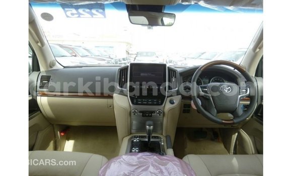 Nunua Imported Toyota Land Cruiser Nyeupe Gari ndani ya Import - Dubai nchini Uganda Nunua Imported Toyota Land Cruiser Nyeupe Gari ndani ya Import - Dubai nchini Uganda