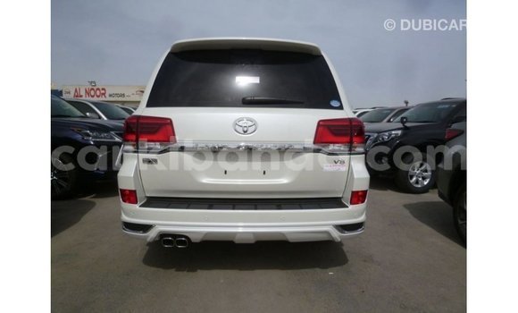 Nunua Imported Toyota Land Cruiser Nyeupe Gari ndani ya Import - Dubai nchini Uganda Nunua Imported Toyota Land Cruiser Nyeupe Gari ndani ya Import - Dubai nchini Uganda