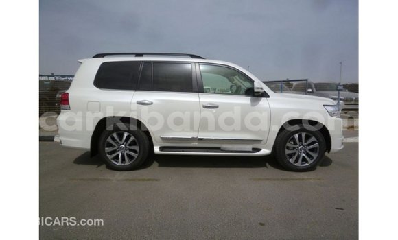 Nunua Imported Toyota Land Cruiser Nyeupe Gari ndani ya Import - Dubai nchini Uganda Nunua Imported Toyota Land Cruiser Nyeupe Gari ndani ya Import - Dubai nchini Uganda