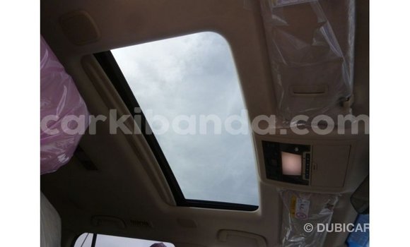 Nunua Imported Toyota Land Cruiser Nyeupe Gari ndani ya Import - Dubai nchini Uganda Nunua Imported Toyota Land Cruiser Nyeupe Gari ndani ya Import - Dubai nchini Uganda