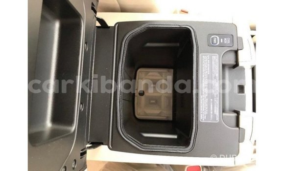 Gura Imported Toyota Land Cruiser Black Imodoka i Import - Dubai mu Uganda Gura Imported Toyota Land Cruiser Black Imodoka i Import - Dubai mu Uganda