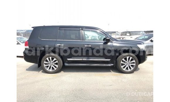Nunua Imported Toyota Land Cruiser Nyeusi Gari ndani ya Import - Dubai nchini Uganda Nunua Imported Toyota Land Cruiser Nyeusi Gari ndani ya Import - Dubai nchini Uganda