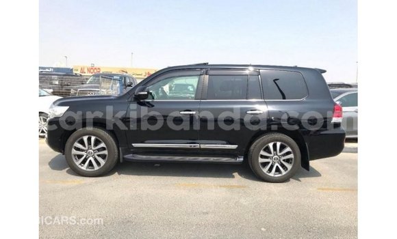 Nunua Imported Toyota Land Cruiser Nyeusi Gari ndani ya Import - Dubai nchini Uganda Nunua Imported Toyota Land Cruiser Nyeusi Gari ndani ya Import - Dubai nchini Uganda