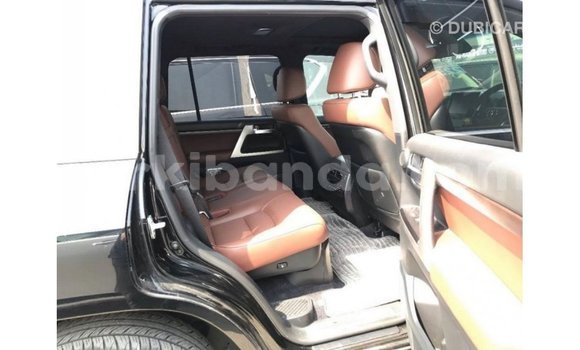 Nunua Imported Toyota Land Cruiser Nyeusi Gari ndani ya Import - Dubai nchini Uganda Nunua Imported Toyota Land Cruiser Nyeusi Gari ndani ya Import - Dubai nchini Uganda