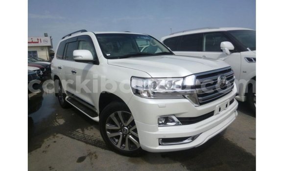 Gura Imported Toyota Land Cruiser White Imodoka i Import - Dubai mu Uganda Gura Imported Toyota Land Cruiser White Imodoka i Import - Dubai mu Uganda