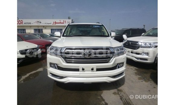 Gura Imported Toyota Land Cruiser White Imodoka i Import - Dubai mu Uganda Gura Imported Toyota Land Cruiser White Imodoka i Import - Dubai mu Uganda