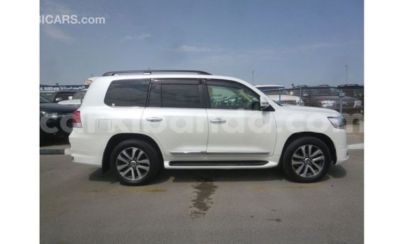 Gura Imported Toyota Land Cruiser White Imodoka i Import - Dubai mu Uganda Gura Imported Toyota Land Cruiser White Imodoka i Import - Dubai mu Uganda