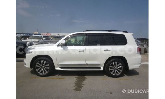 Gura Imported Toyota Land Cruiser White Imodoka i Import - Dubai mu Uganda Gura Imported Toyota Land Cruiser White Imodoka i Import - Dubai mu Uganda