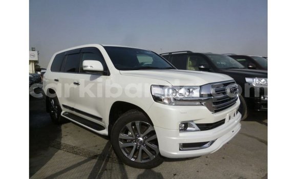 Gura Imported Toyota Land Cruiser White Imodoka i Import - Dubai mu Uganda Gura Imported Toyota Land Cruiser White Imodoka i Import - Dubai mu Uganda
