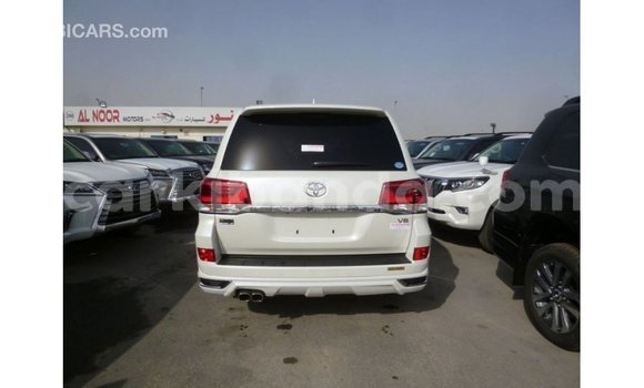 Gura Imported Toyota Land Cruiser White Imodoka i Import - Dubai mu Uganda Gura Imported Toyota Land Cruiser White Imodoka i Import - Dubai mu Uganda