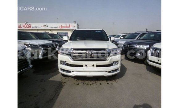 Gura Imported Toyota Land Cruiser White Imodoka i Import - Dubai mu Uganda Gura Imported Toyota Land Cruiser White Imodoka i Import - Dubai mu Uganda