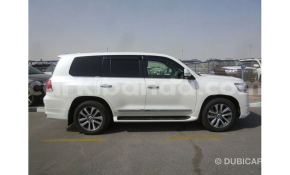 Gura Imported Toyota Land Cruiser White Imodoka i Import - Dubai mu Uganda Gura Imported Toyota Land Cruiser White Imodoka i Import - Dubai mu Uganda