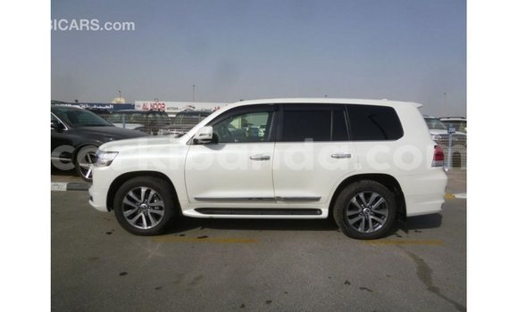 Gura Imported Toyota Land Cruiser White Imodoka i Import - Dubai mu Uganda Gura Imported Toyota Land Cruiser White Imodoka i Import - Dubai mu Uganda