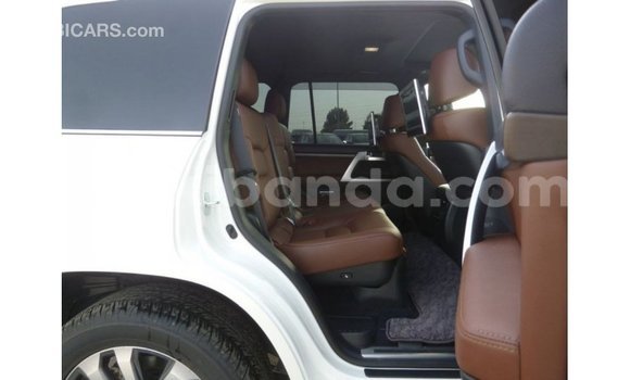 Gura Imported Toyota Land Cruiser White Imodoka i Import - Dubai mu Uganda Gura Imported Toyota Land Cruiser White Imodoka i Import - Dubai mu Uganda