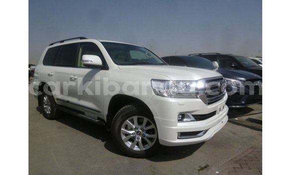 Nunua Imported Toyota Land Cruiser Nyeupe Gari ndani ya Import - Dubai nchini Uganda Nunua Imported Toyota Land Cruiser Nyeupe Gari ndani ya Import - Dubai nchini Uganda